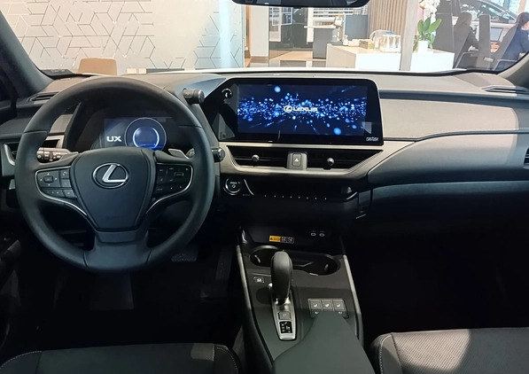 Lexus UX cena 253000 przebieg: 1, rok produkcji 2023 z Wołomin małe 137